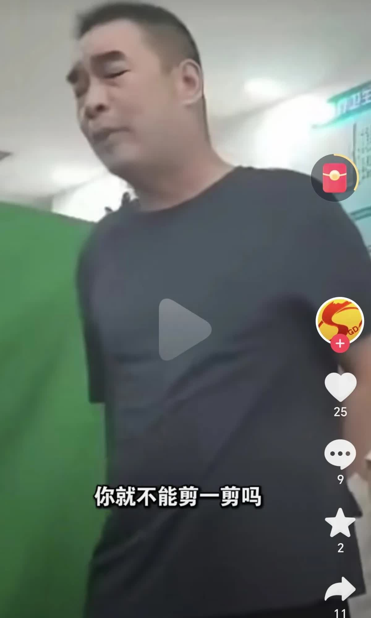 河北80岁的老中医被碰瓷的给上了一课老中医给男子号脉，因为指甲