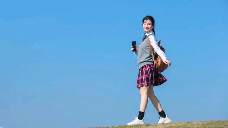 发现高考农村专项的一个漏洞，就是考生要求是本人是农村户籍，并且其父亲或者母亲或者