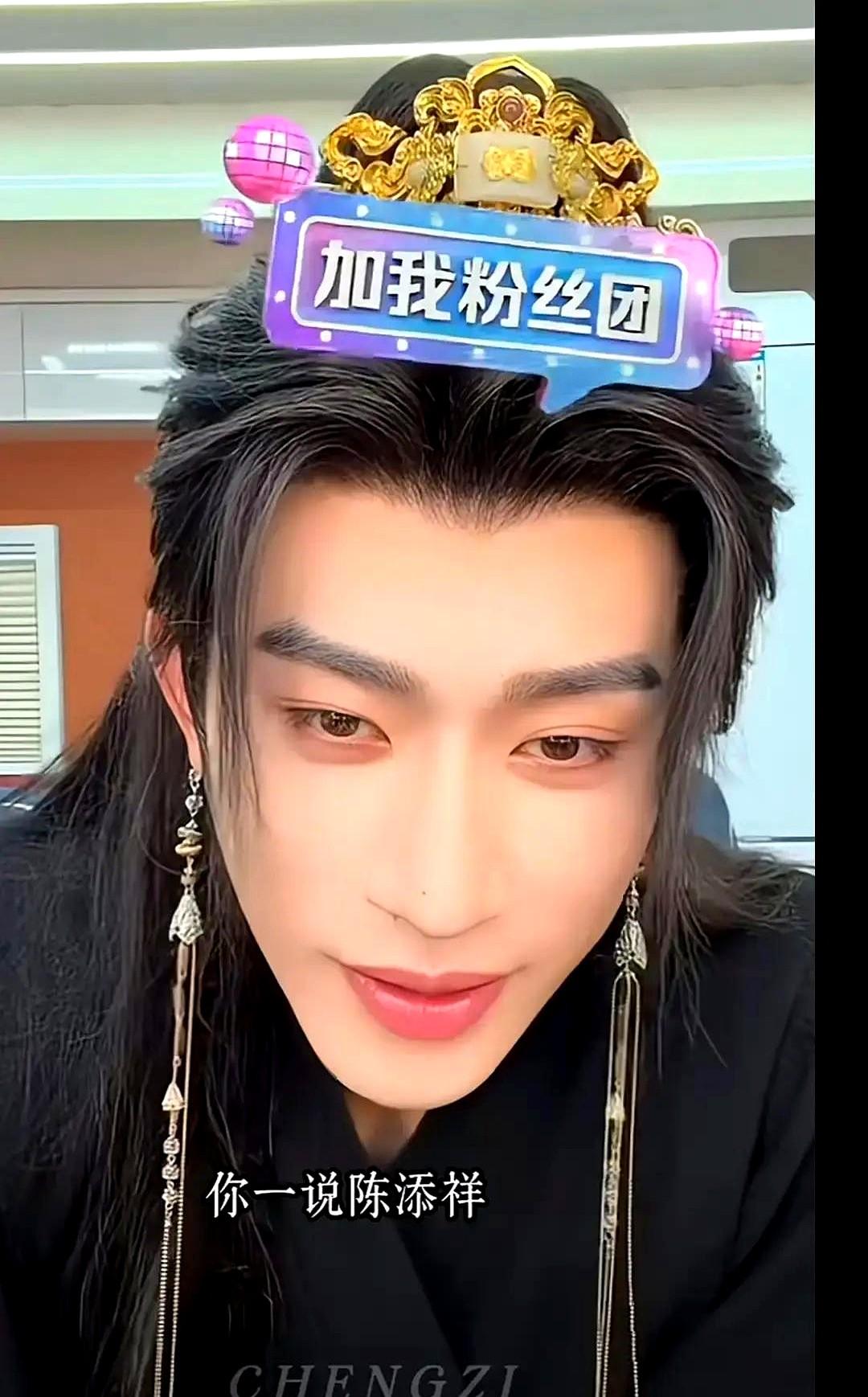 横店真有共享房车这回事？短剧演员沉思直播收拾，竟翻出陈添祥的拍戏通告单！直接