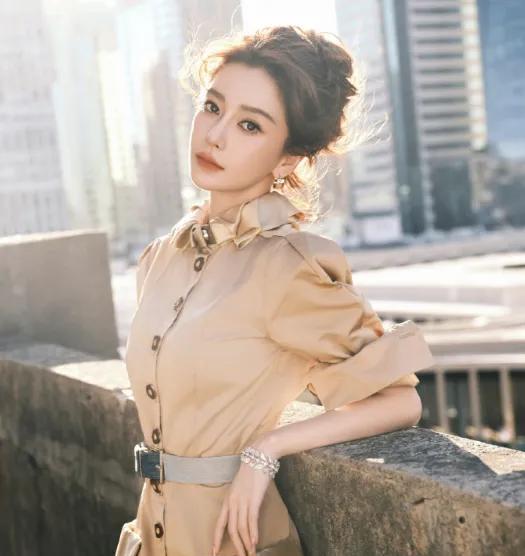 撇开别的不谈，只论脸，杨颖和鞠婧祎在我们的娱乐圈绝对是非常完美的存在，几乎没有瑕