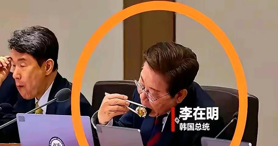自带盒饭，韩国新总统真实在第一天上班自己带盒饭，甭管李在明的政策怎么样，至少这