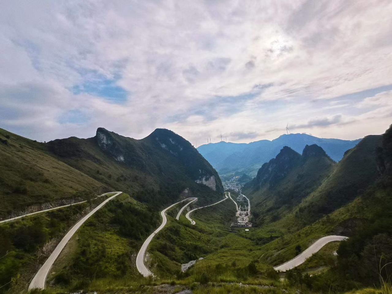 真羡慕广西人的朋友圈,随手一拍都是可以当壁纸的绝美风景。广西旅游风光广西山水风