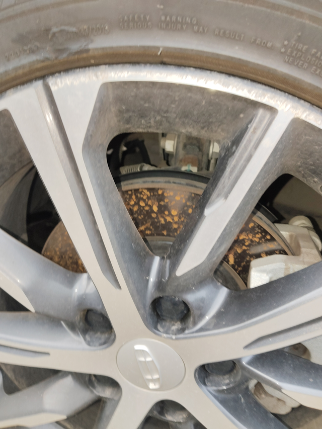 轮毂生锈了完蛋啦，两天没开就生锈了，怎么办？