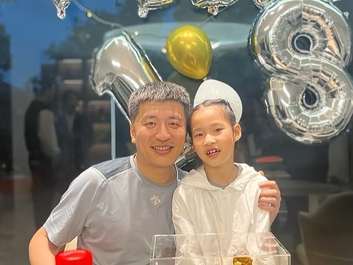 11岁，小学还没毕业，成了公司股东——张雪峰的女儿张姩菡，最近在工商登记上“接班