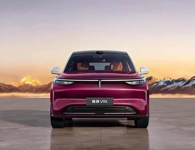 魏建军亲自代言魏牌V9X冲击50万级重塑高端SUV格局魏建军自己当代言人，全网