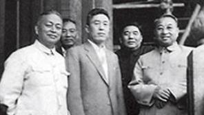 1950年8月的一晚，郑洞国因病途经北京，受周总理邀请共进晚餐。席间，周总理问他