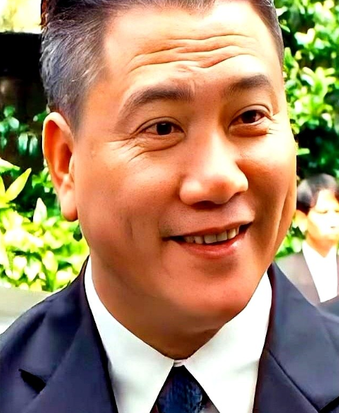 周星驰拨通电话，那头传来粗重的咳嗽声：“星仔，我身体不行，演不了啦。”筹拍新电影吃了闭门羹，星爷没恼