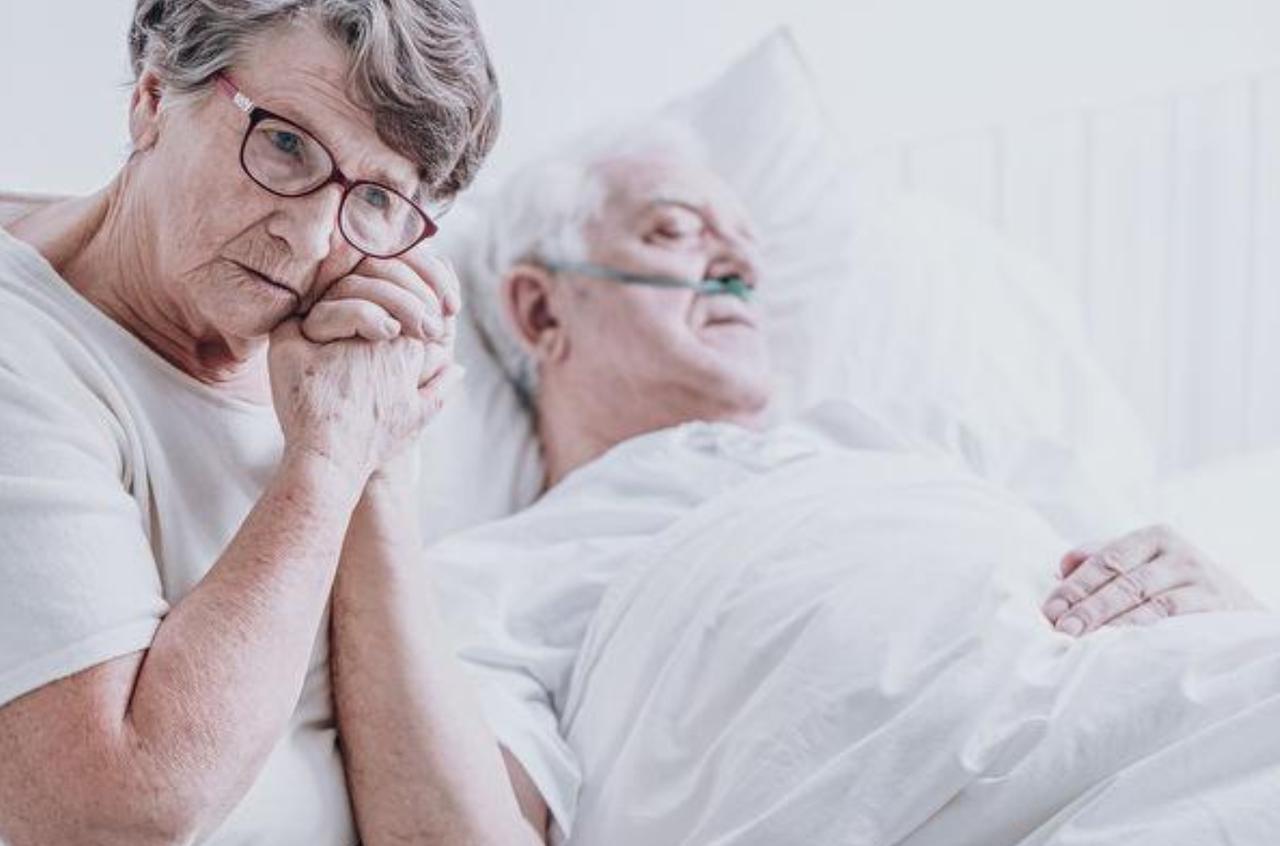 84岁老人背痛就医，医生：我们可以送你走！加拿大医疗有多黑暗？加拿大84