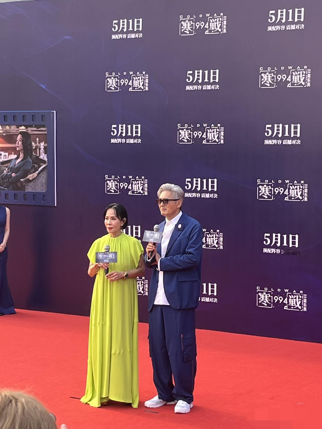 4月26日，周润发携妻子陈荟莲现身深圳参加电影《寒战1994》首映礼，两位真是老