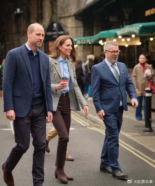 威廉王子带着自己的“替身”妻子凯瑟琳王妃，访问博罗市场，维系恩爱人设。凯特复出以