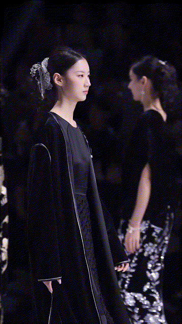 天鹅颈，极品美女[墨镜]