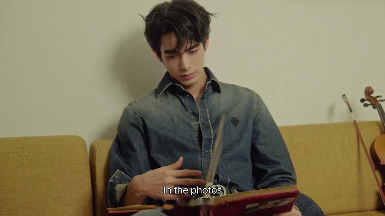 宋威龙穿Gucci迷人又危险镜头捕捉到的每帧都自带故事感！外套的复古肌理衬得他下