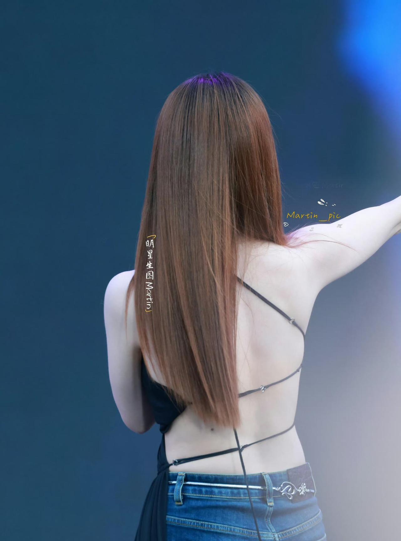 这么性感的女人，居然是她是最纯的星二代，十几岁就凭借校园剧一炮而红，电视剧里的她