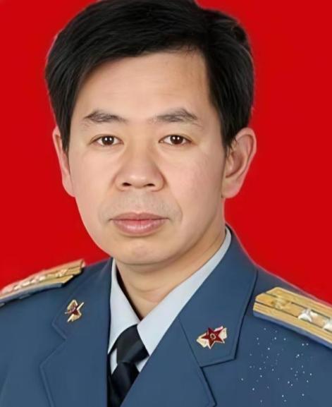 [点赞]敌人的炮管都快怼到脸上了，我们的人居然还在翻书查国际法？戴旭大校讲的