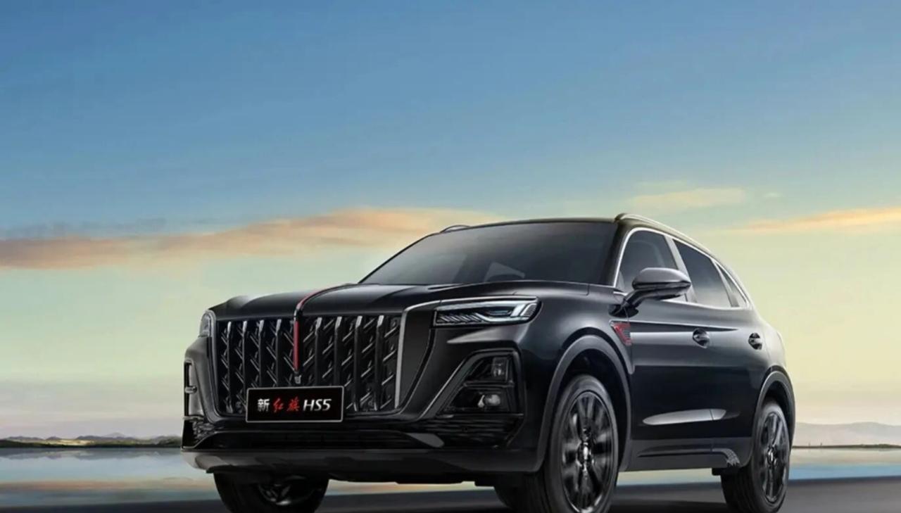 降到13万了！红旗HS5新款马上来，抄底老款还是等混动？周末去红旗4S店转了转，