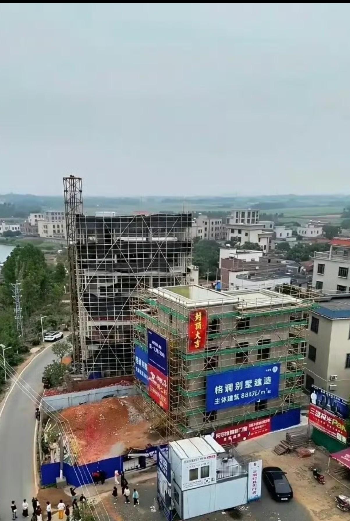 世界冠军全红婵心心念念的大房子盖好了，为国争光，全家光荣。楼顶还有一个游泳池，墙