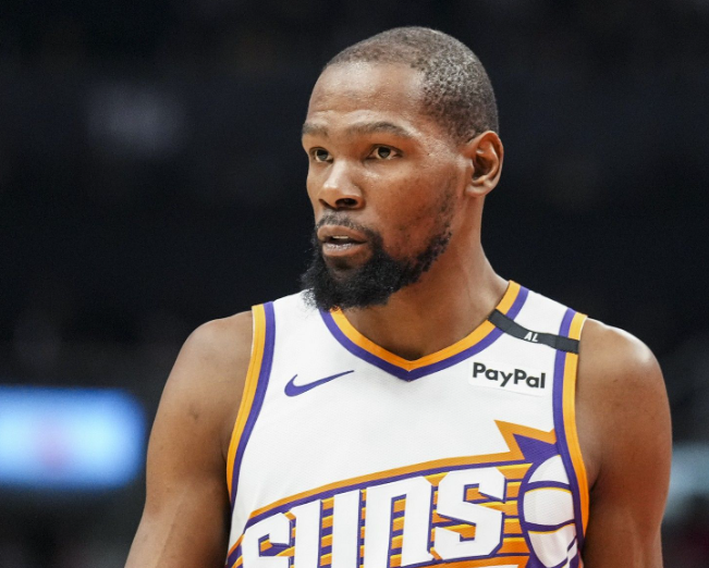 杜兰特最近的话有两个人听进去了，但是有一个人下半场又给忘记了。第一个听进去的人