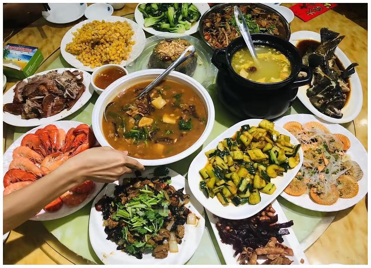 都说今年钱难挣，但是今天走一趟亲戚，发现亲戚们挣钱好容易，在酒桌上，他们个个都说