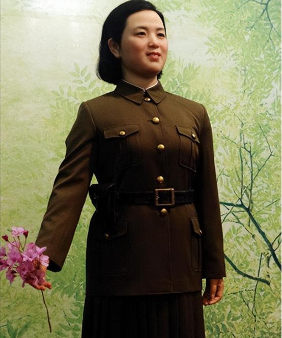 1949年9月22日，金日成发妻金正淑病危，金日成开完会马不停蹄赶到医院，就在他