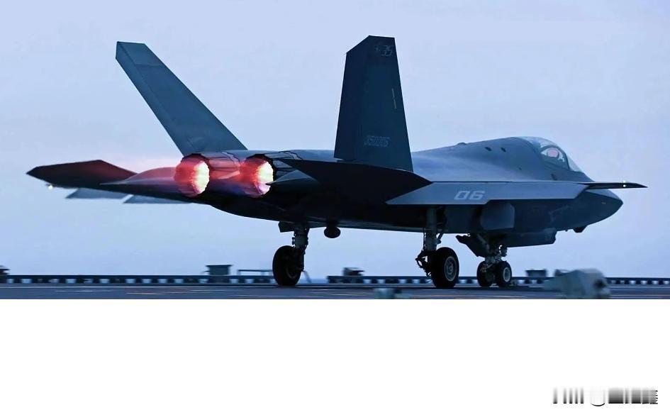 💥硬核震慑！福建舰霸气穿行台海，高市早苗还敢乱叫？12月16日，台海局势迎