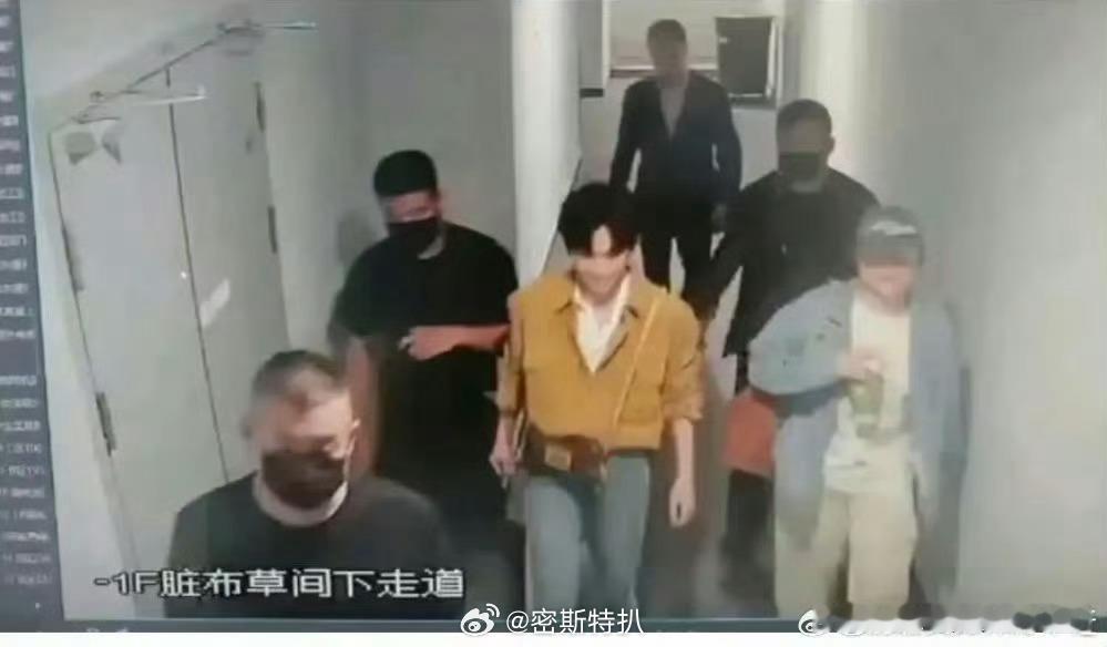 卧槽梓渝这波无妄之灾了买监控视频的人什么心理[惊恐]拒绝共沉沦哈梓渝酒店​​