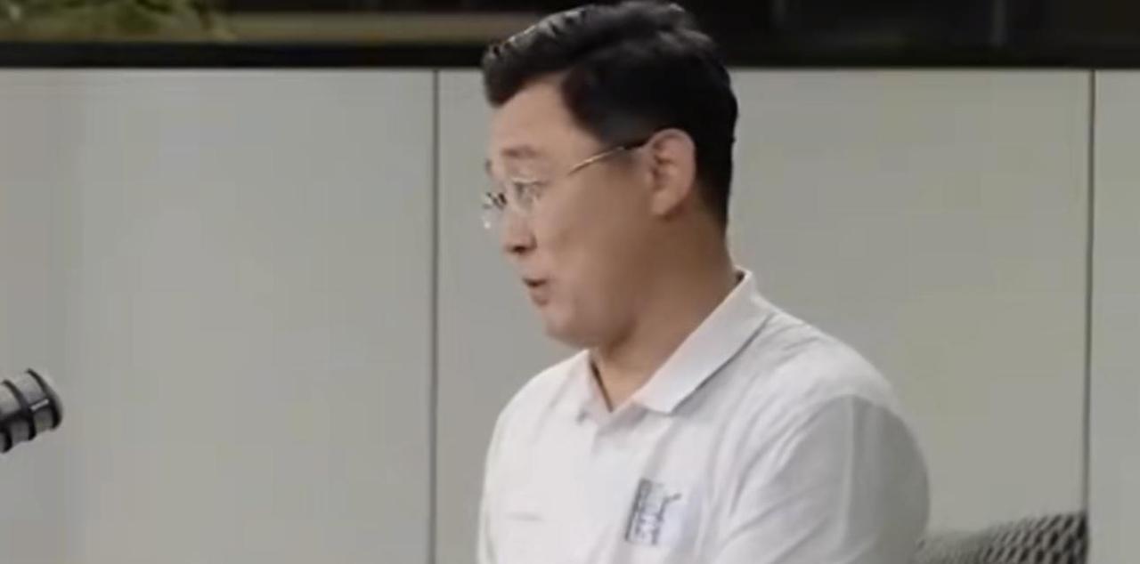 3个大人伺候1个娃打伞擦汗，孙继海当场淘汰：青训早废在球场外了孙继海这次话说