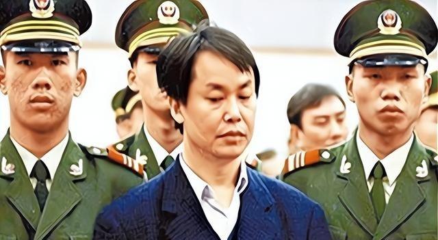 《惊天绑架：张子强与李嘉诚的生死博弈》