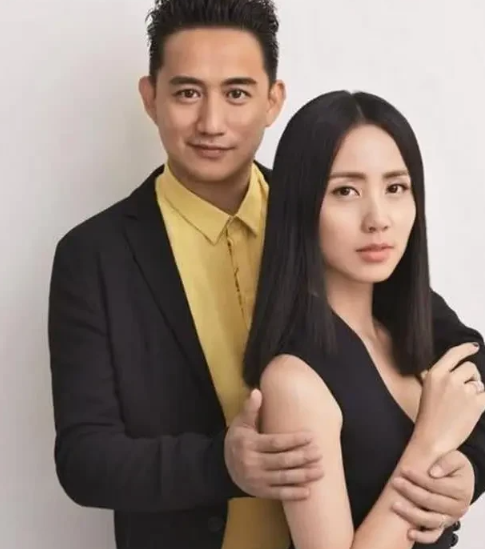 主持人问黄磊：“你和孙莉结婚快30年，家里做饭永远是你上手，从来不让孙莉进厨房，