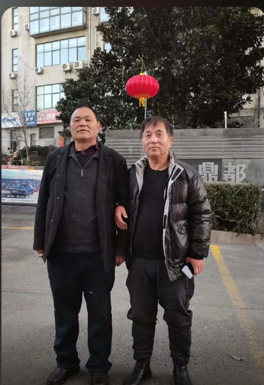 图片是我本家大哥闫勋德，我们都是50年前黑龙江省穆棱县伊林公社31个新兵里的，我