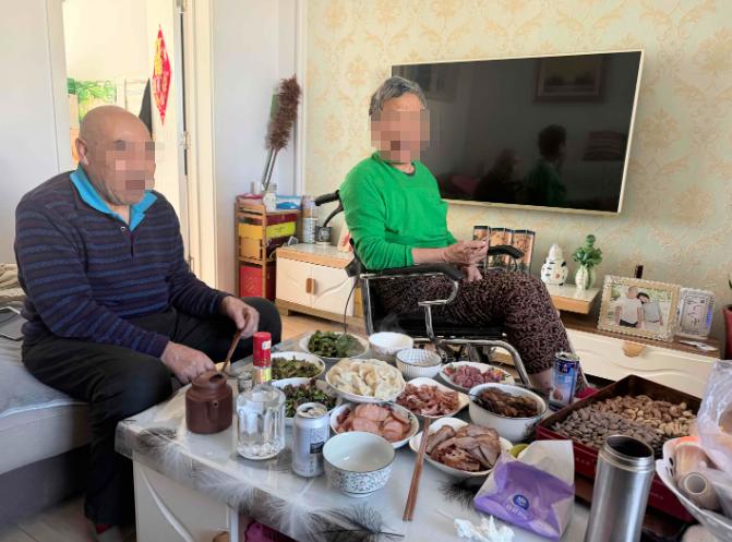 一段非常扎心的话：“只要你去伺候，一个屎尿屁都不能自理的老人，不用多，就俩月。你