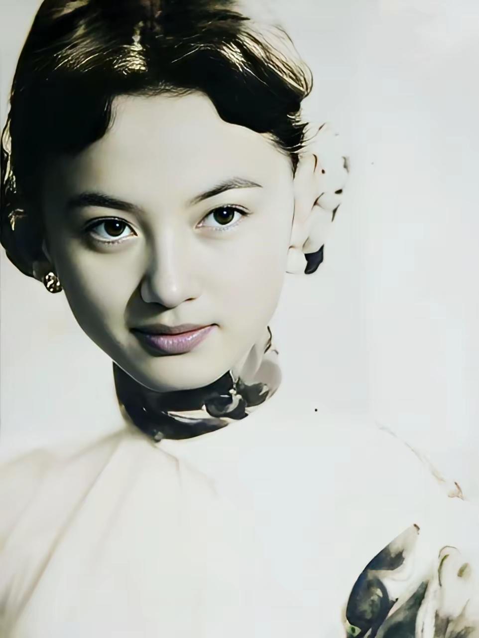 1918年，唐继尧把部下的媳妇钱秀芬骗来家里搓牌，说要凑个热闹。刚坐下没两分