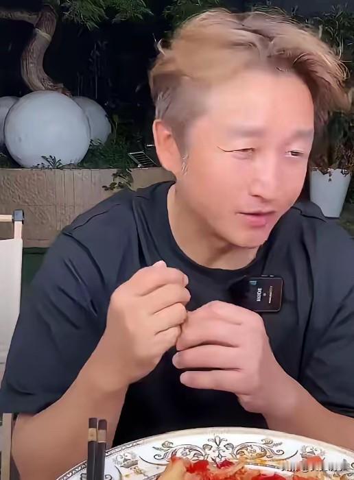 邹市明太折腾了，如果当初把比赛的奖金做理财，不盲目冲动创业多好，两夫妻名下好几十
