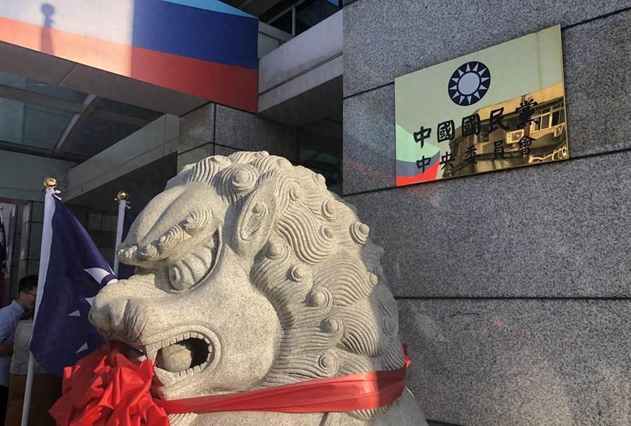 台湾《旺报》今日社评写道：“事实上，台湾社会所有重要政治人物，不论对两岸终极愿景