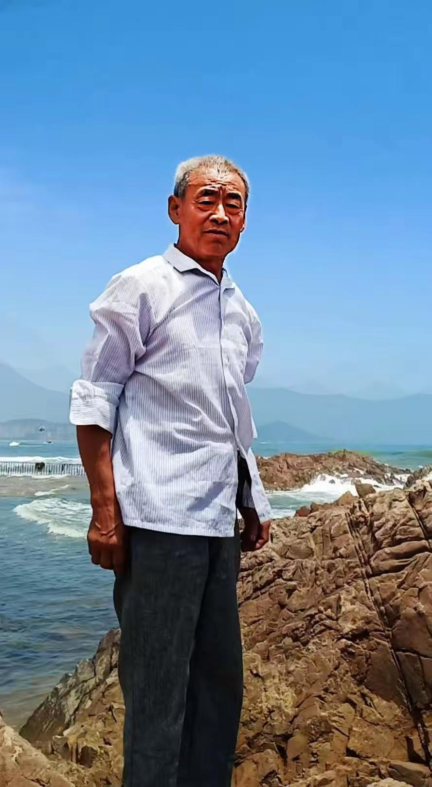 父亲远行2026年5月9日，一个寻常的日子，父亲在青岛，毫无预兆地，走了。