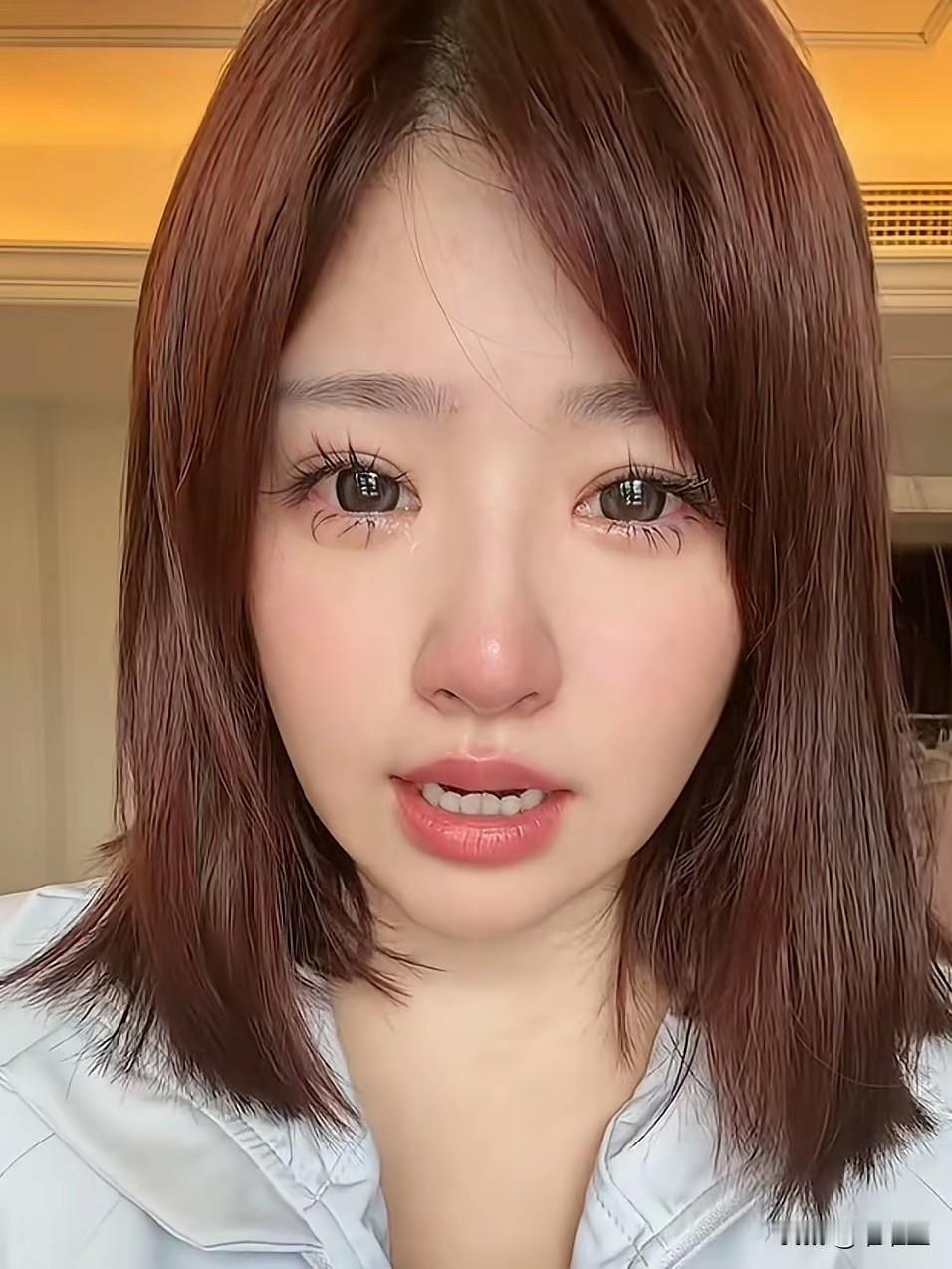 百万网红遛狗不牵绳，狗吓到路人，她反倒嚣张威胁：我是大网红，直接把你挂网网暴！路