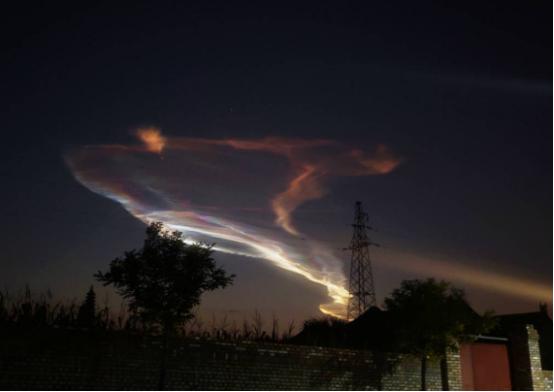 突发！京冀上空突现“火箭云”，五角大楼又得傻眼 北京时间29日的傍晚，不少新