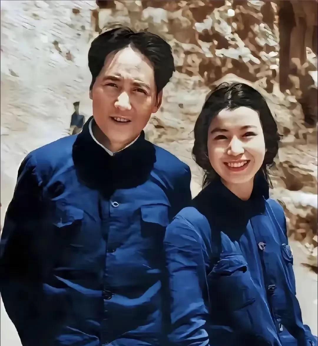 每次看到这张老照片，我都会无比的激动，无比的感动，无比的怀念，那时候他们穿的非常