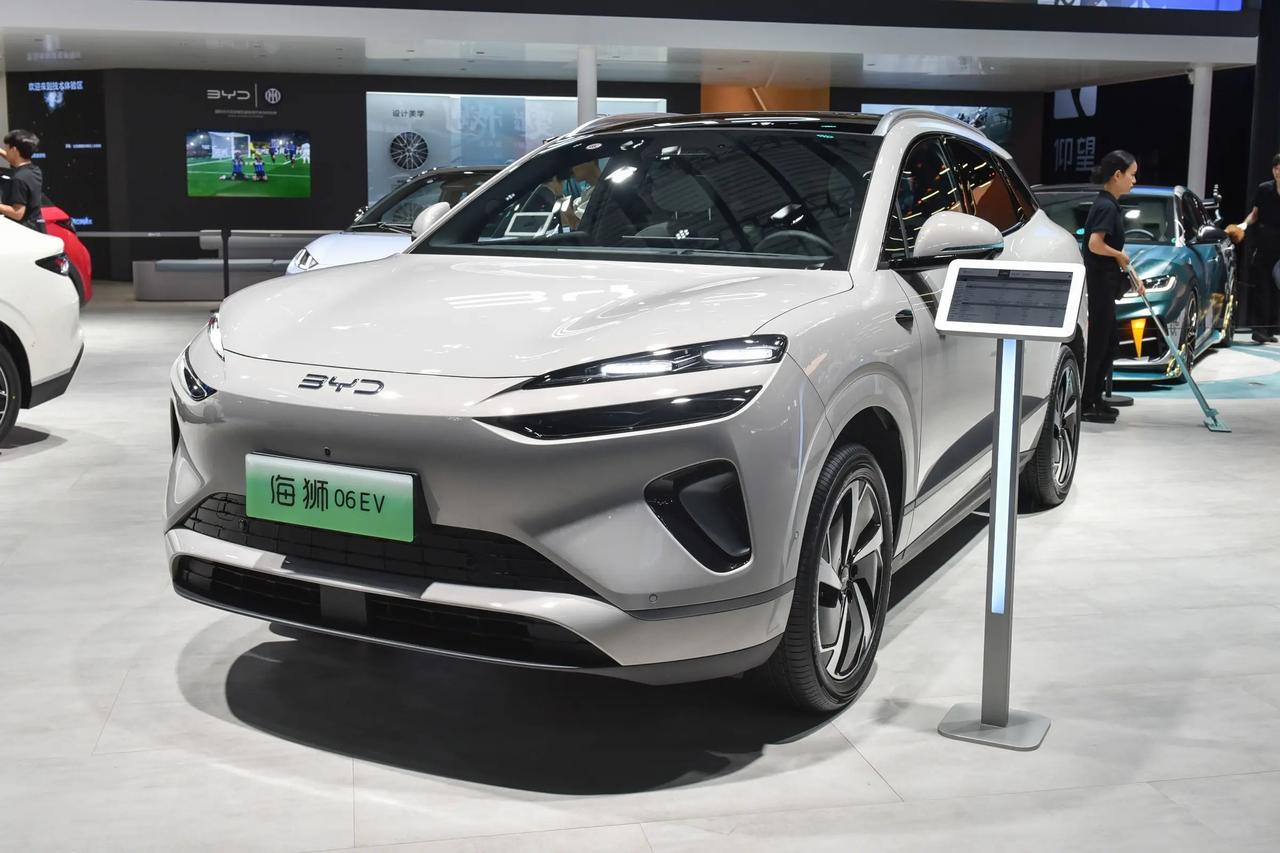 年底想买台中型SUV？这三台热门款可别错过！ 说到如今热门的新能源中型SUV