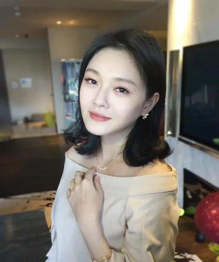 张兰一家，别的不说，话题度那是无人能敌的，前儿媳妇的话题在她去世后用完了，后儿媳