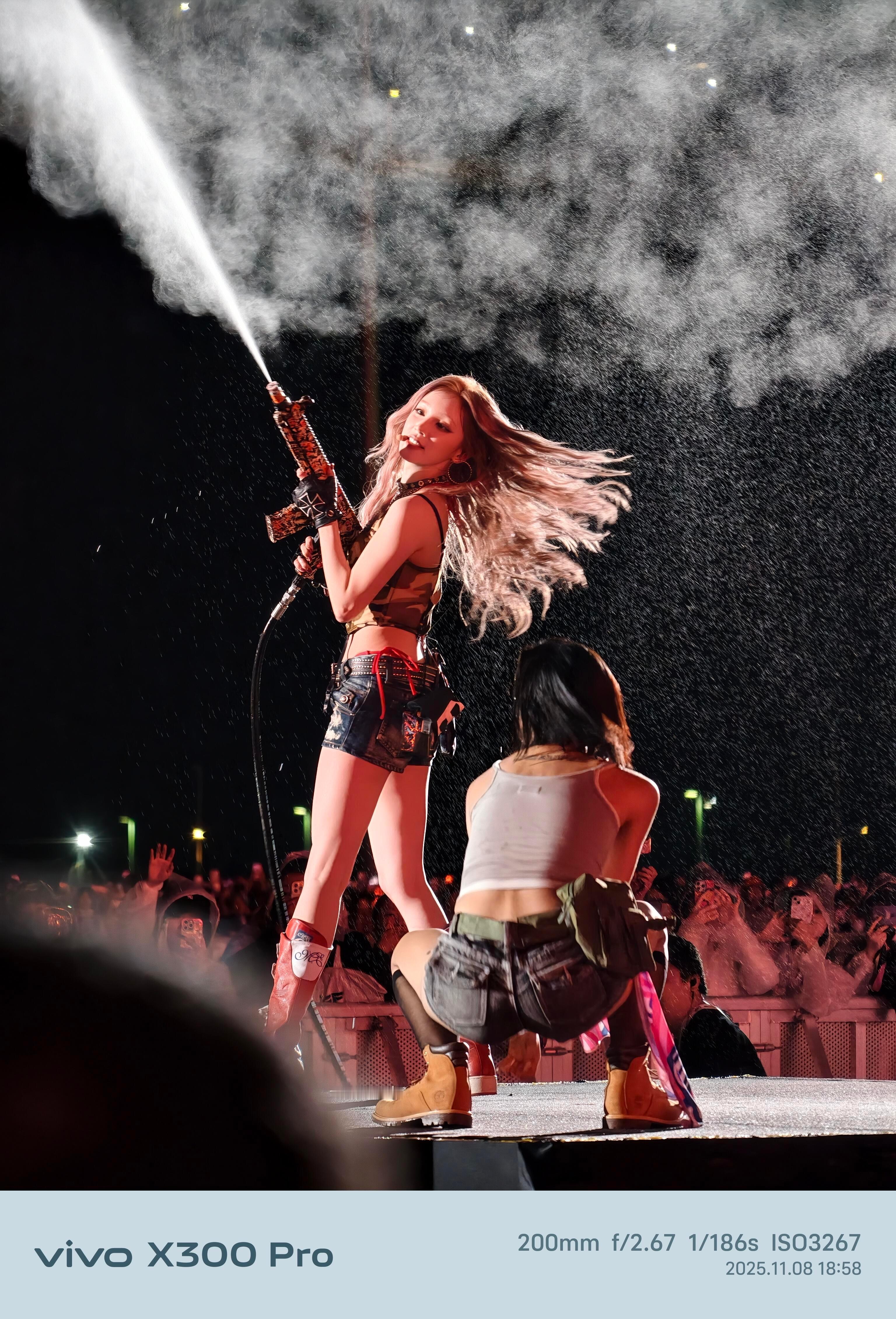 今晚澳门水弹音乐节火力全开的宋雨琦✨​​​