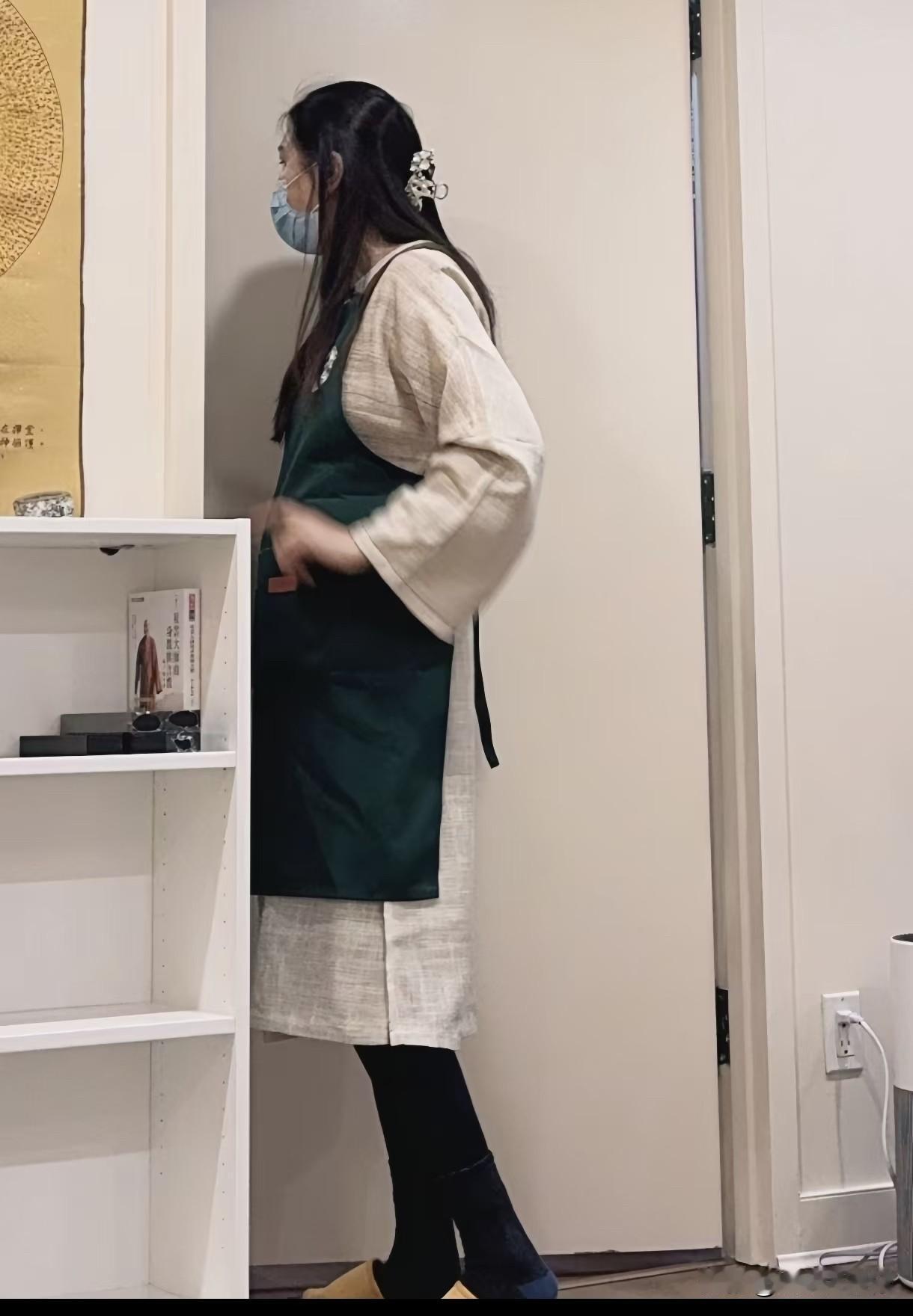 很多华人专门跑去温哥华体验一把王祖贤的艾灸店，一个钟大概人民币五六百，遇到她在店