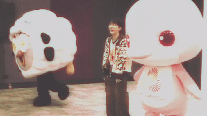 周深香港vlog周深香港演唱会vlog来啦！“走的每一步都在找自己”，迷茫时看他