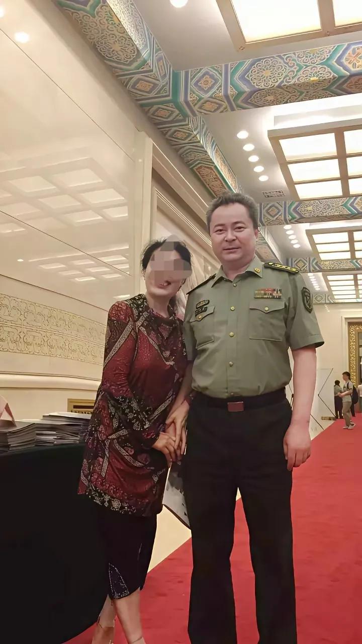 过去的潘冬子，现在已经是八一电影制片厂演员剧团的团长了。几十年前祝新运他扮演的