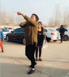 劳教授转发了胡锡进反对项立刚的微博，但我大胆断定，大概率老胡在劳眼里，仍然是个被