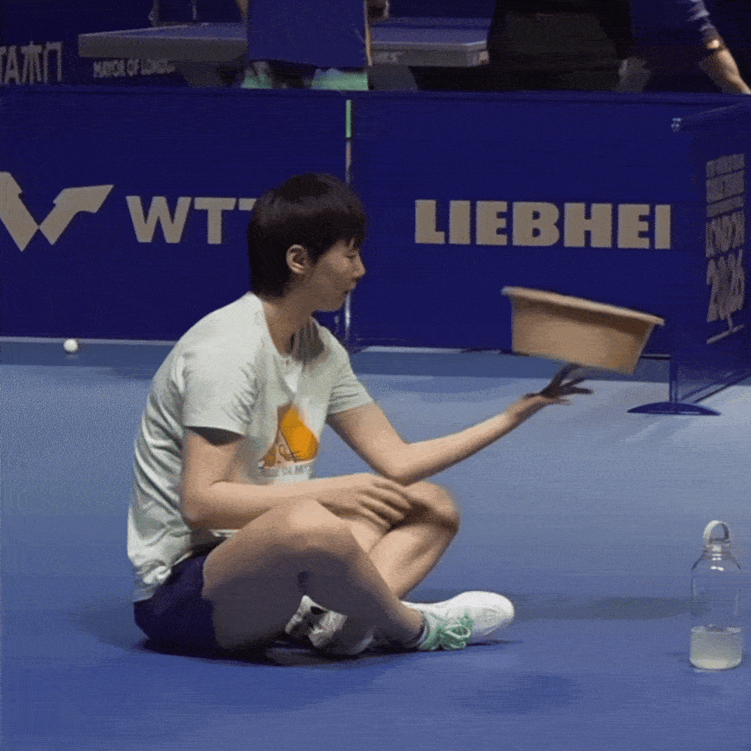 万万没想到，王曼昱竟然还有这本事看样子曼昱喜剧人实锤了网友调侃其实她就是古灵