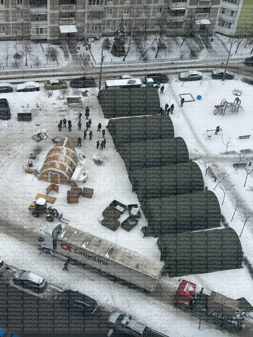 基辅正在为居民安排过夜住宿。基辅的气温为-13°C。海外新鲜事热点观点