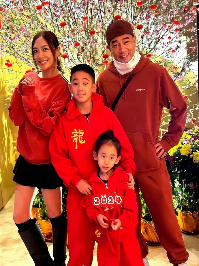 应采儿生了个寂寞！花了十几年，给陈小春复印了两个儿子，连个女版自己都没捞着