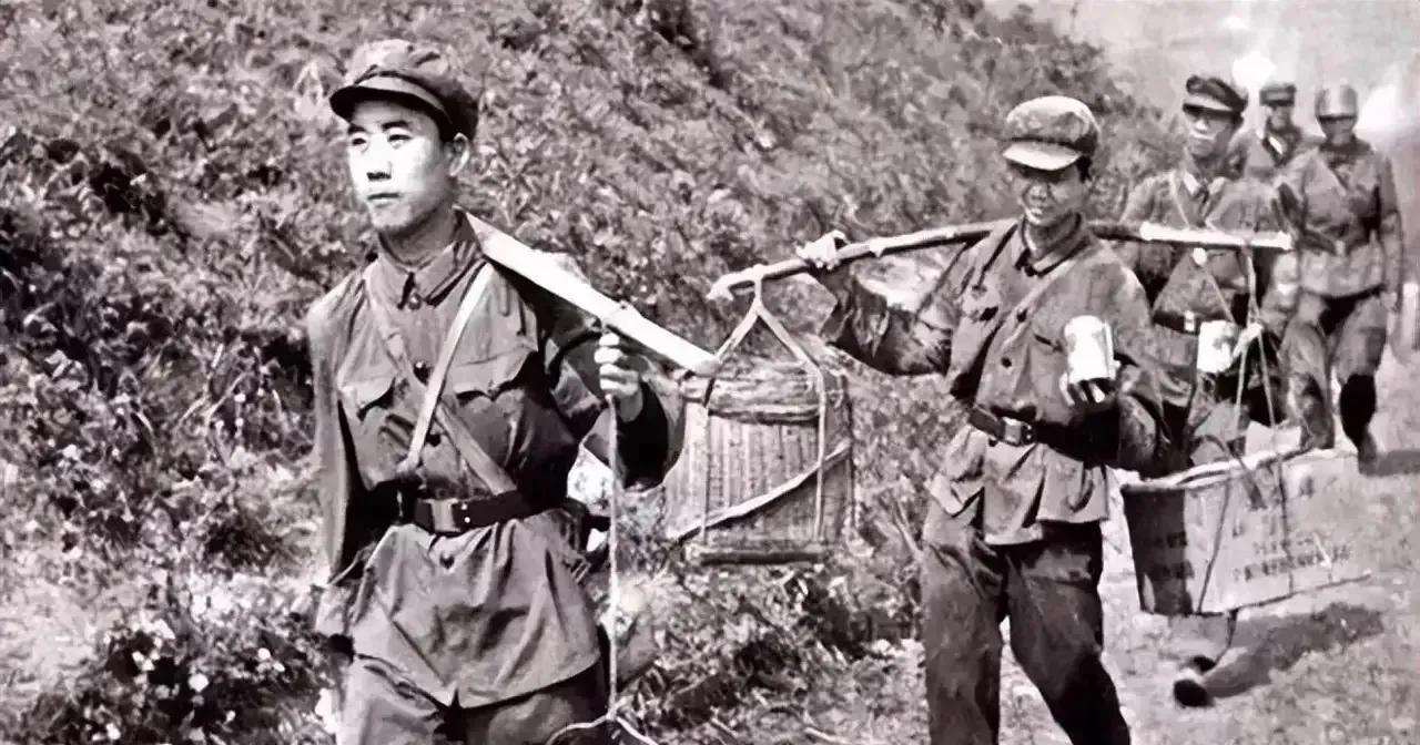 [点赞]1979年，炊事员陶洪礼接到送饭的任务，便和战友鲁俊阳一同前往，可在路