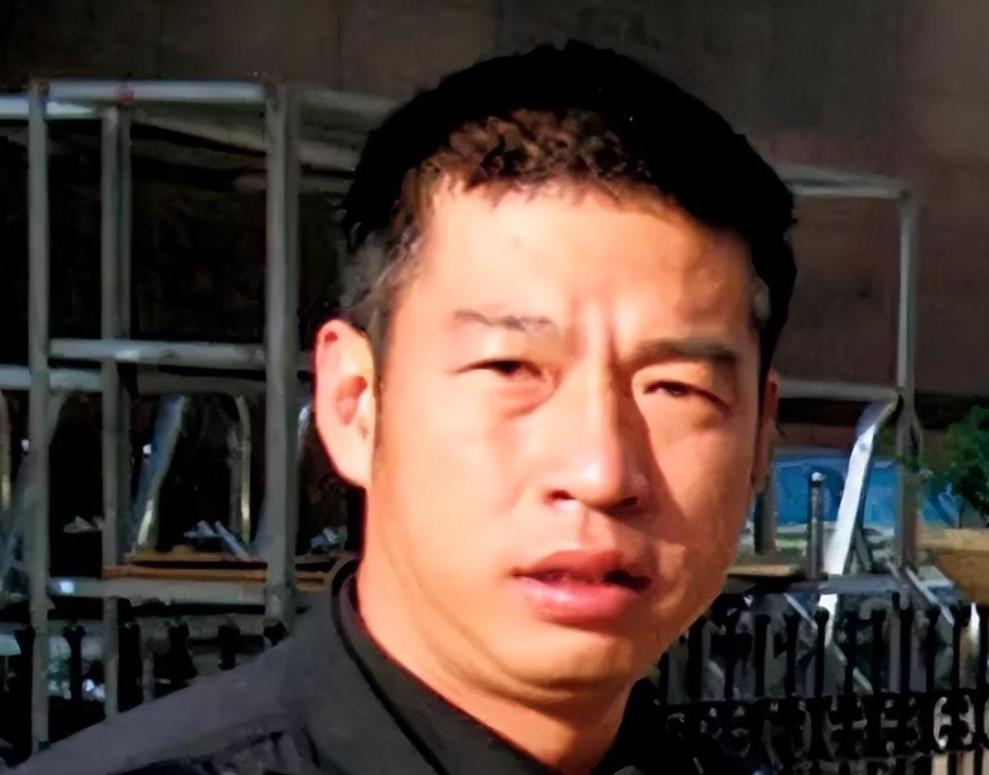 我熬过了地狱般的日子。20天，被吊打、电击、罚跪。他们不让我睡觉，告诉我“想扣你