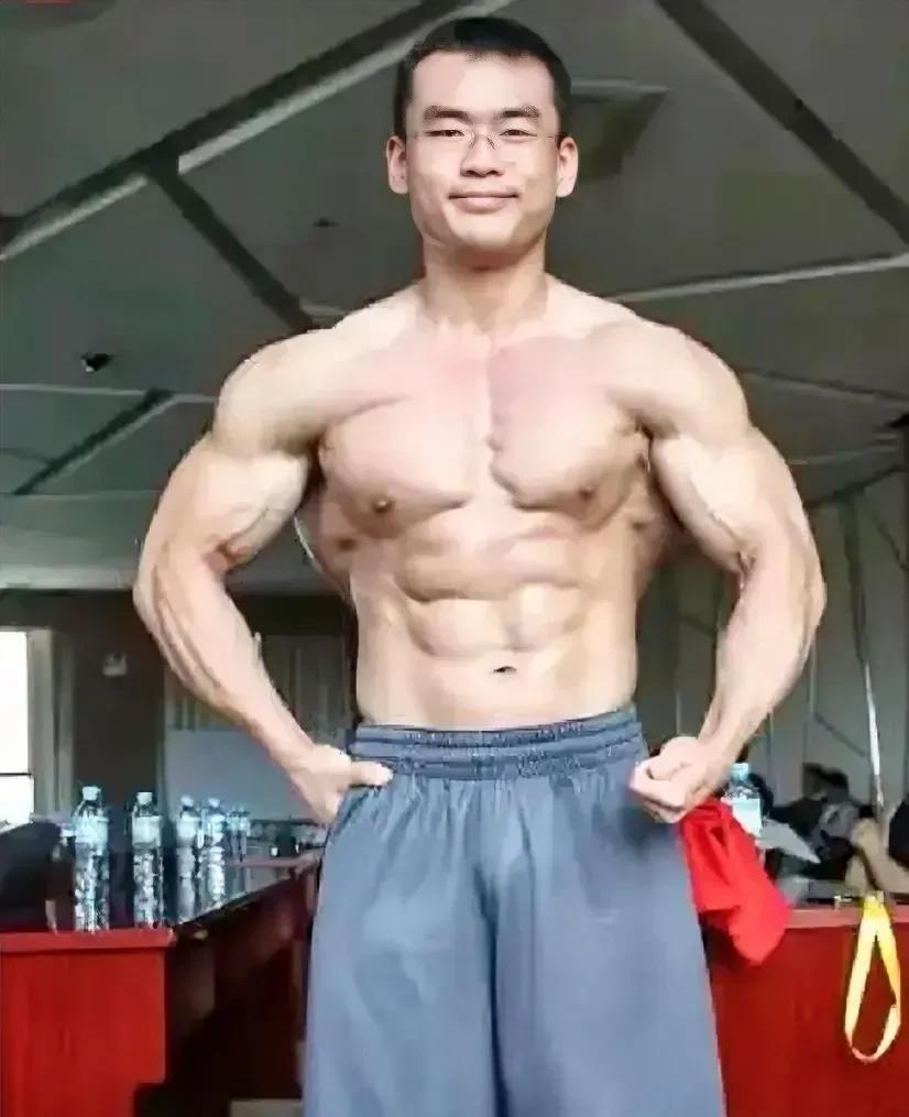 健美健将刘一阳的离世给所有热爱健身的朋友敲响了警钟！无论是健身还是健美，我们的目